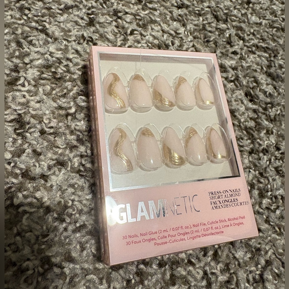 Glamnetic Material Girl press Ons